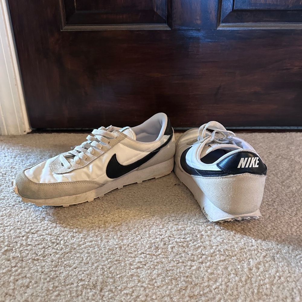 Nike Men's Cream and Black Sneakers